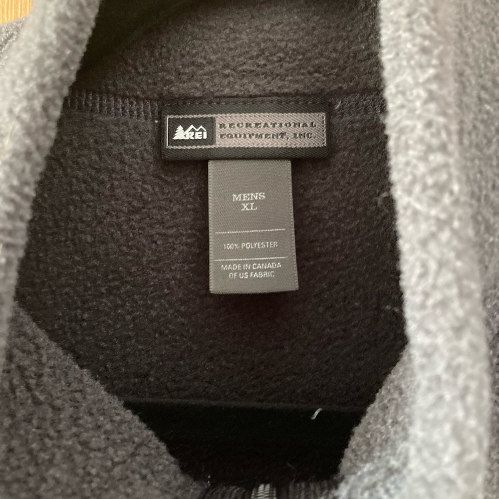 REI Black Mens Vest in Good Used Condition - Picture 3 of 3